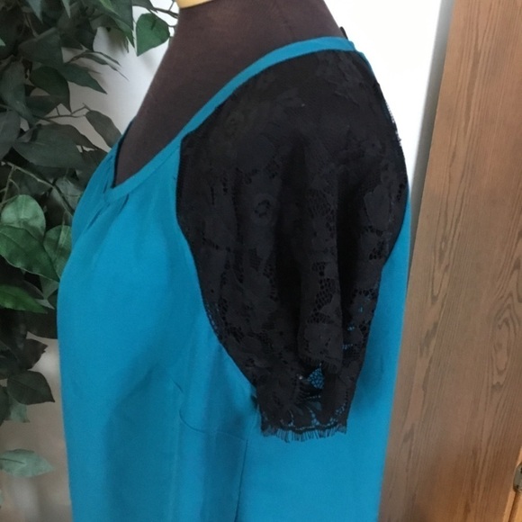 Torrid Size 00 Georgette semi sheer teal blouse with black lace sleeves - Picture 4 of 14